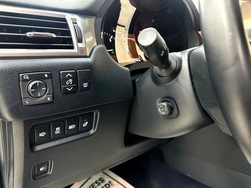 Used 2022 Lexus GX 460 Premium image 17