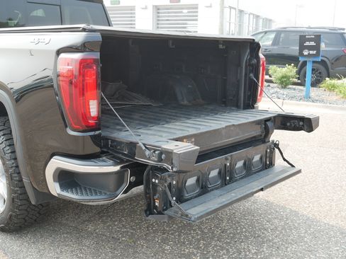 Used 2019 GMC Sierra 1500 SLT w/ SLT Premium Plus Package AWD/4WD image 18