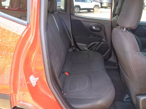 Used 2019 Jeep Renegade Latitude image 19