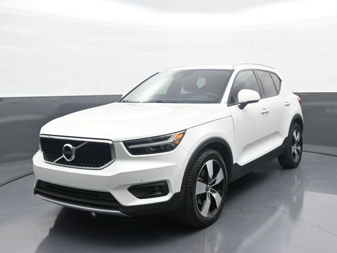 Used 2021 Volvo XC40 T5 Momentum w/ Protection Package Premier AWD/4WD image 1