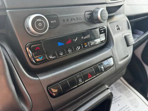 Used 2025 RAM ProMaster 2500 w/ Convenience Group FWD image 22