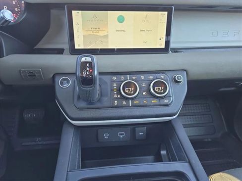 Certified 2020 Land Rover Defender 110 SE image 21