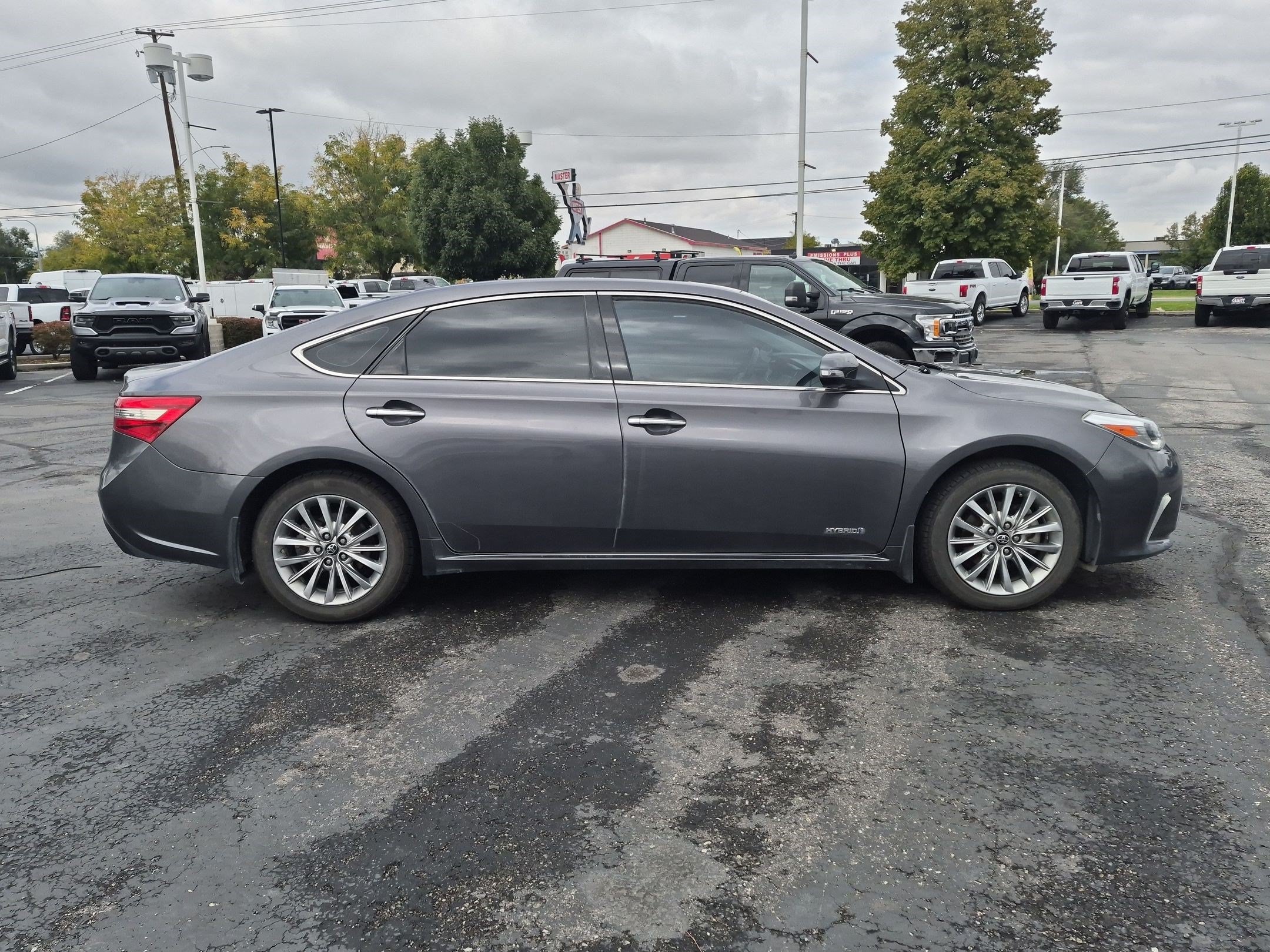 Used 2016 Toyota Avalon Limited w/ Toyota Safety Sense Package FWD image 2