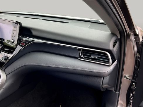 Used 2022 Toyota Camry SE FWD image 18