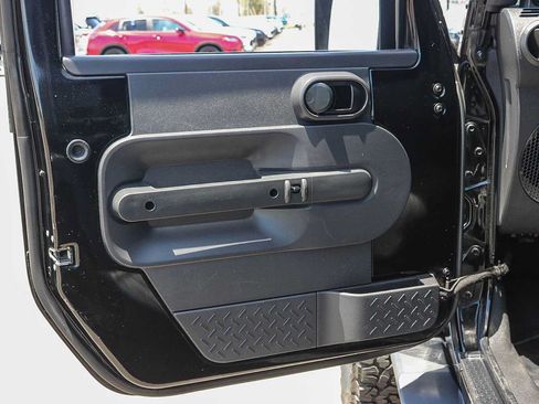 Used 2007 Jeep Wrangler Unlimited Sahara w/ Trailer Tow Group AWD/4WD image 22