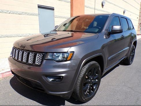 Used 2021 Jeep Grand Cherokee Laredo X AWD/4WD image 3