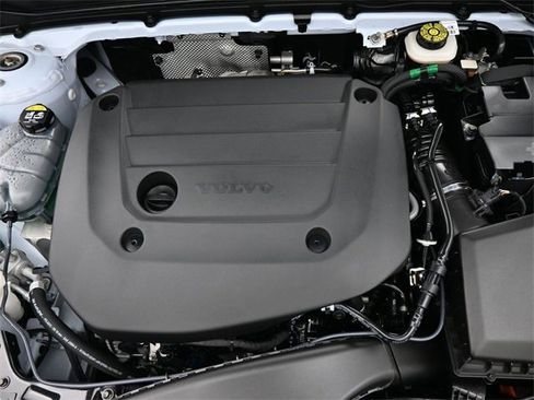 Used 2024 Volvo XC40 B5 Ultimate w/ Protection Package Premier image 35