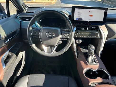 Used 2024 Toyota Venza image 10