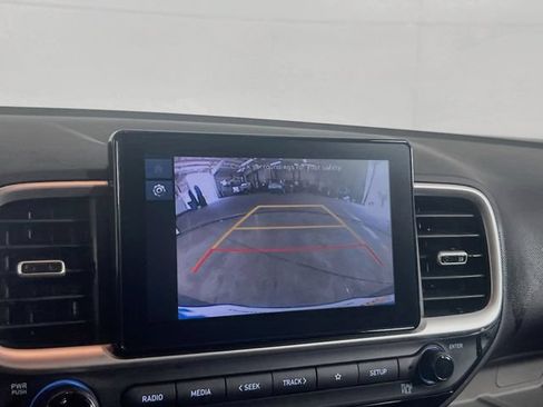 Used 2025 Hyundai Venue SEL FWD image 12