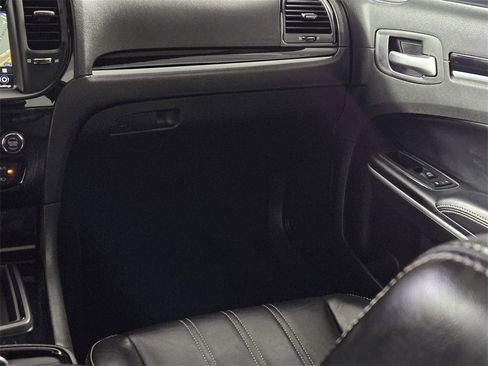 Used 2022 Chrysler 300 S image 9