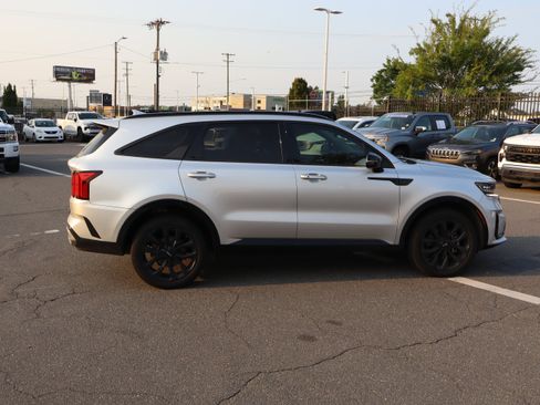 Used 2022 Kia Sorento SX AWD/4WD image 11