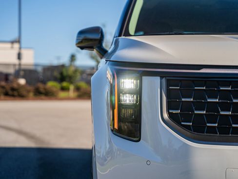 New 2026 Kia Carnival SX image 7