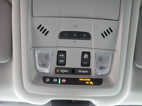 Used 2024 GMC Terrain SLT w/ Infotainment Package II image 33