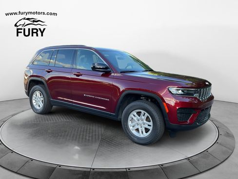 Used 2025 Jeep Grand Cherokee Laredo w/ Luxury Tech Group I AWD/4WD image 1