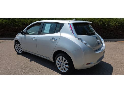 Used 2015 Nissan Leaf S w/ Charge Package FWD image 5