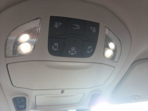 Used 2018 Chrysler Pacifica Limited FWD image 8