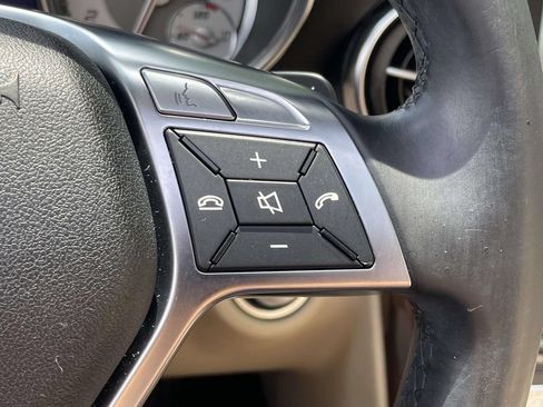 Used 2015 Mercedes-Benz SLK 250 image 25