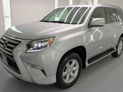Used 2017 Lexus GX 460 Premium 4D SUV 4WD image 4