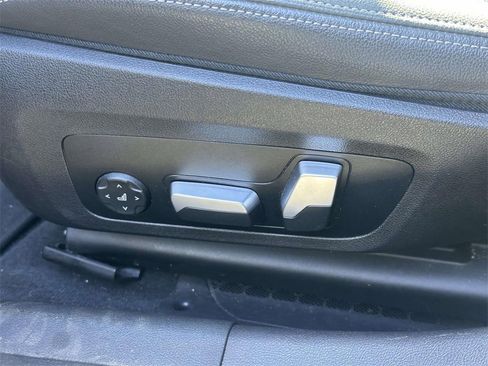 Used 2022 BMW 330i xDrive Sedan w/ M Sport Package image 17