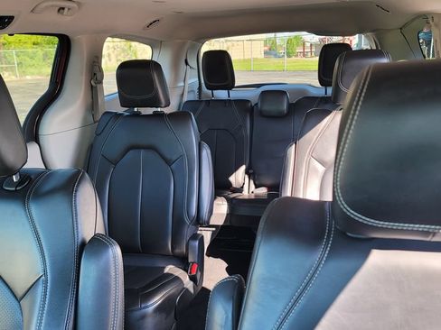 Used 2023 Chrysler Pacifica Touring-L FWD image 25