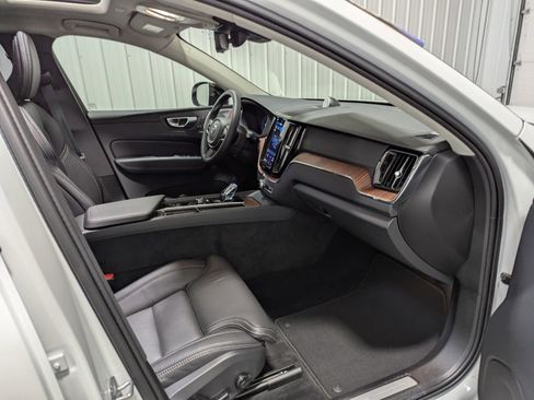 Used 2023 Volvo XC60 T8 Ultimate w/ Climate Package image 30