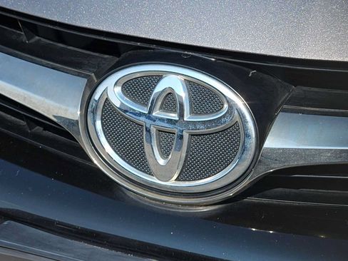 Used 2017 Toyota Camry SE FWD image 11
