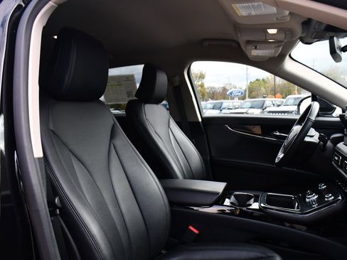 Used 2022 Lincoln Nautilus AWD w/ Premium Package image 16