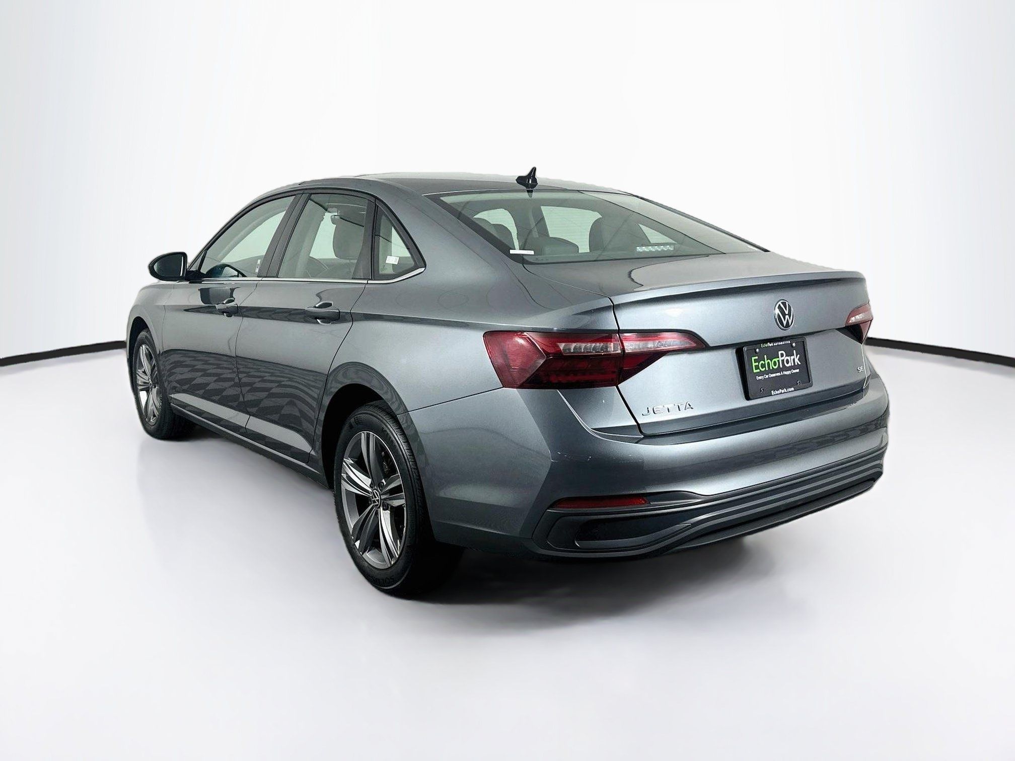 Used 2024 Volkswagen Jetta SE FWD image 5