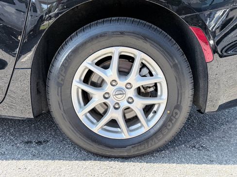 Used 2025 Chrysler Pacifica Select image 35