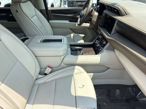 Used 2022 GMC Yukon XL Denali AWD/4WD image 36