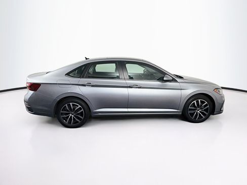Used 2025 Volkswagen Jetta SE FWD image 10