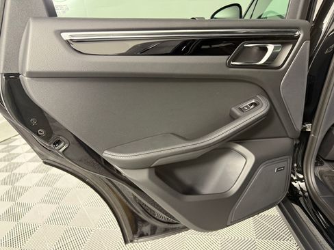 New 2026 Porsche Macan image 27