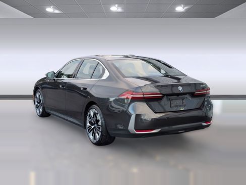 Certified 2025 BMW 530i image 3