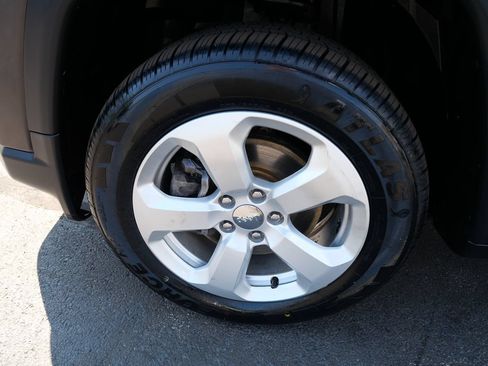 Used 2021 Jeep Compass Latitude w/ Driver Assistance Group AWD/4WD image 35