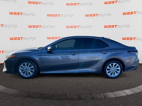 Used 2021 Toyota Camry LE image 2