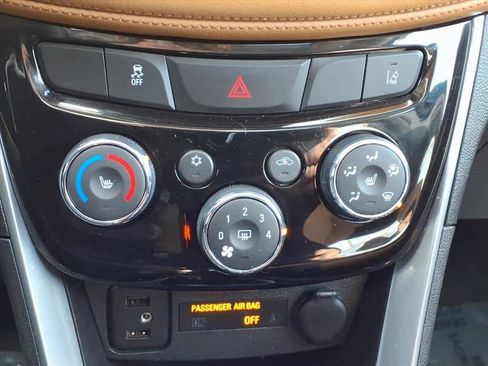 Used 2018 Chevrolet Trax Premier image 19