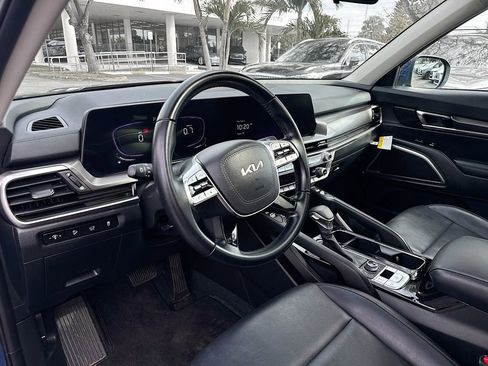 Used 2025 Kia Telluride S image 10