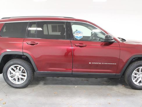 Used 2023 Jeep Grand Cherokee L Laredo image 11