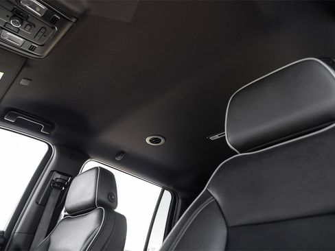 Used 2024 Chevrolet Suburban Premier image 27