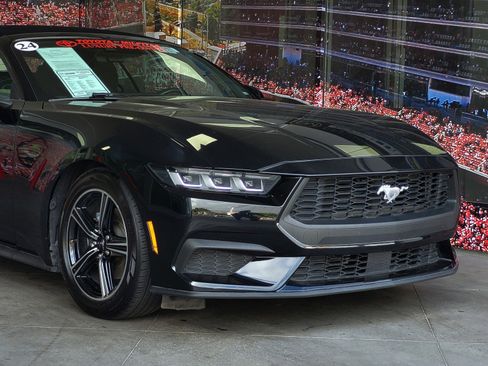 Used 2024 Ford Mustang Convertible image 3