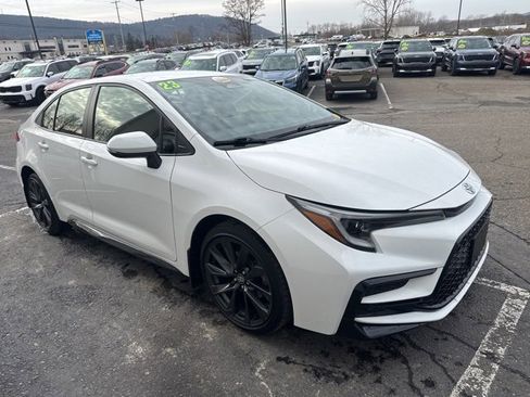 Used 2023 Toyota Corolla SE w/ Carpet Mat Package (TMS) image 6