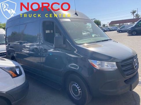 Used 2019 Mercedes-Benz Sprinter 144 image 4