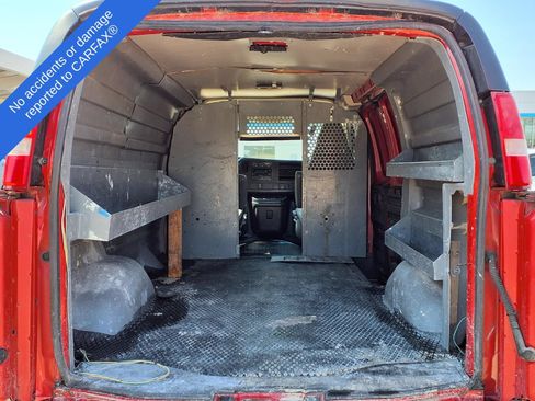 Used 2017 Chevrolet Express 2500 RWD image 12