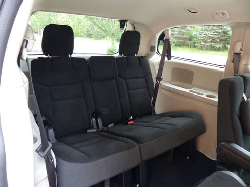 Used 2019 Dodge Grand Caravan SE w/ UConnect Hands-Free Group FWD image 40
