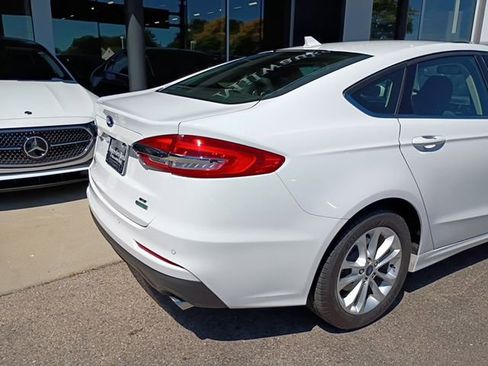 Used 2020 Ford Fusion SE FWD image 3