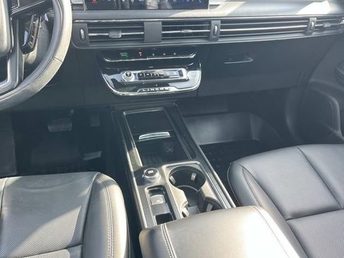 Used 2023 Lincoln Corsair Standard w/ Equipment Group 101A image 16