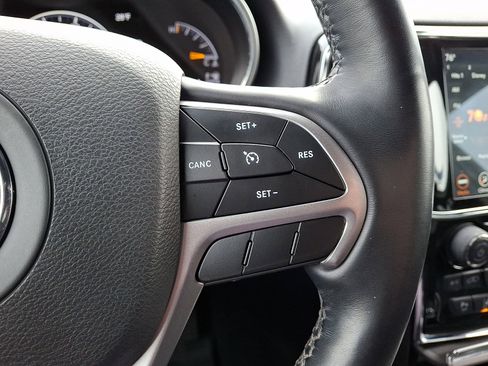 Used 2021 Jeep Grand Cherokee Laredo X image 21