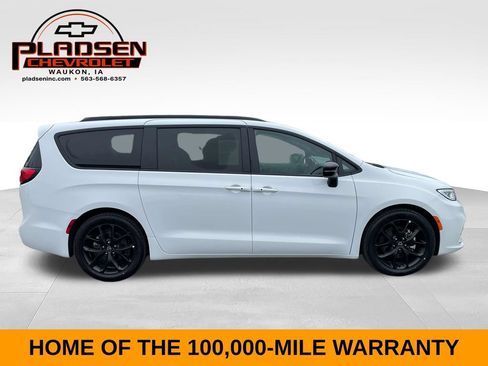 Used 2025 Chrysler Pacifica Limited FWD image 6