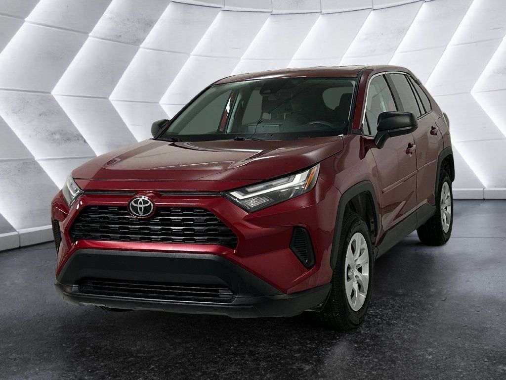Used 2025 Toyota RAV4 LE AWD/4WD image 3
