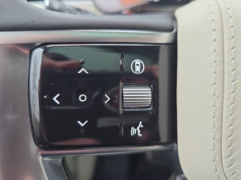 New 2026 Land Rover Range Rover SE image 17